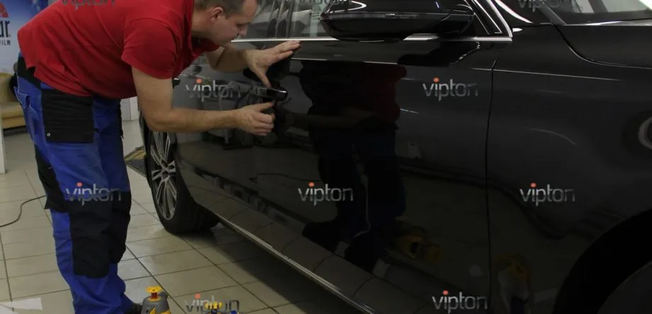 AUDI A8L: тонировка пленкой LLUMAR 2