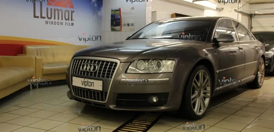 AUDI A-8 1