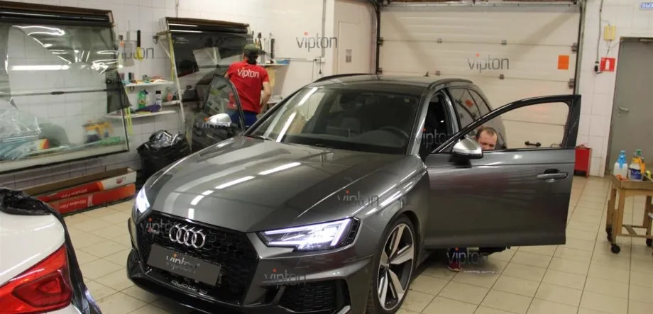 Audi RS4 1