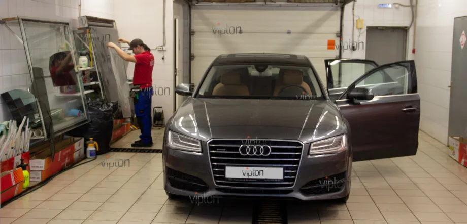 Audi A8: установка ударопрочной пленки 1 Audi A8: установка ударопрочной пленки 1