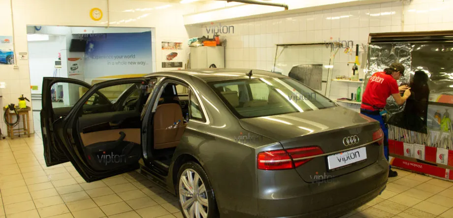 Audi A8: установка ударопрочной пленки 2 Audi A8: установка ударопрочной пленки 2