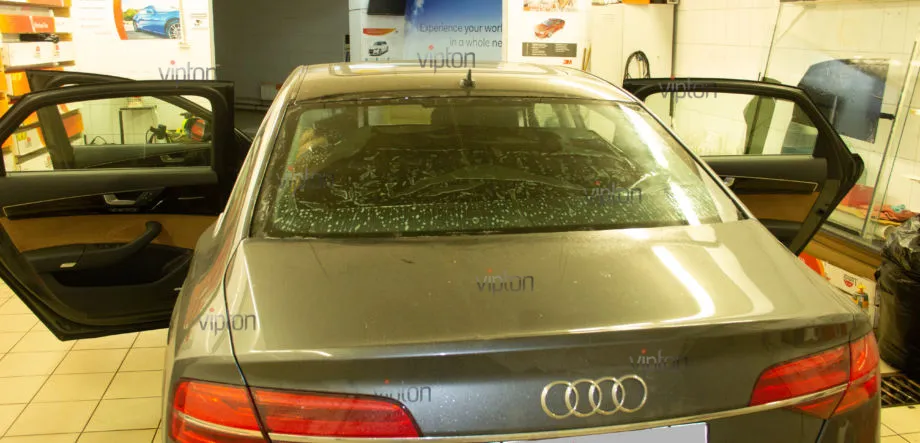 Audi A8: установка ударопрочной пленки 3 Audi A8: установка ударопрочной пленки 3