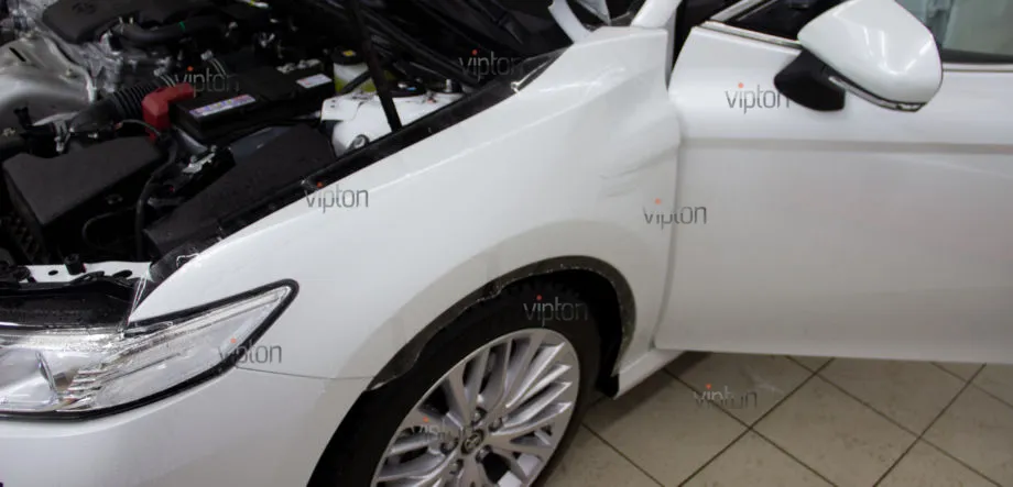 Toyota Camry:Антигравийная пленка  LLUMAR GLOSS PPF. 2