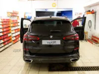 BMW x-5: нанесение атермальной пленки