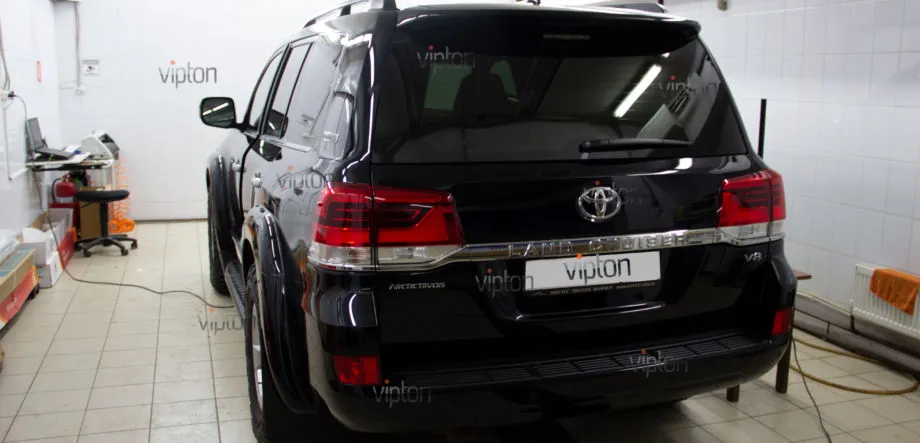 TOYOTA Land Cruiser 200 LLUMAR PPF PLATINUM 3 TOYOTA Land Cruiser 200 LLUMAR PPF PLATINUM 3