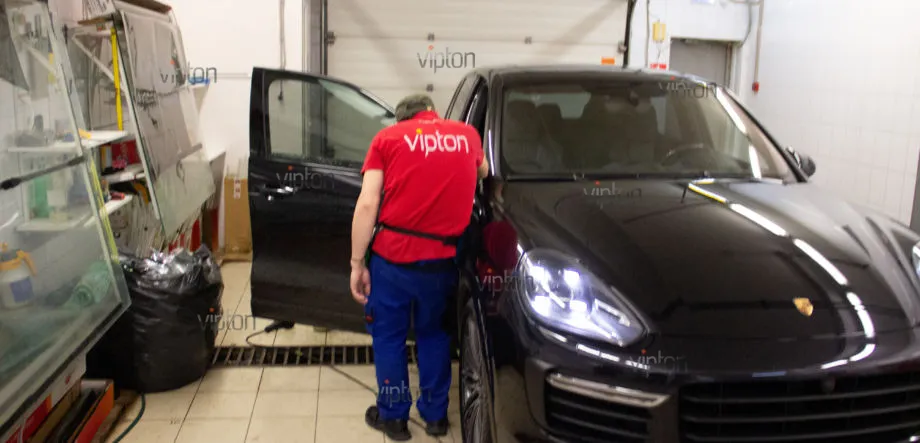 Porsche Cayenne:бронирование стекол 4