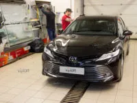 Toyota Camry: тонирование задней полусферы