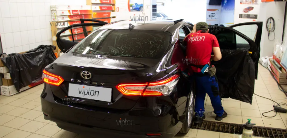 Toyota Camry: тонирование задней полусферы 4