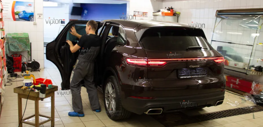 Porsche Cayenne:Бронирование стекол 4