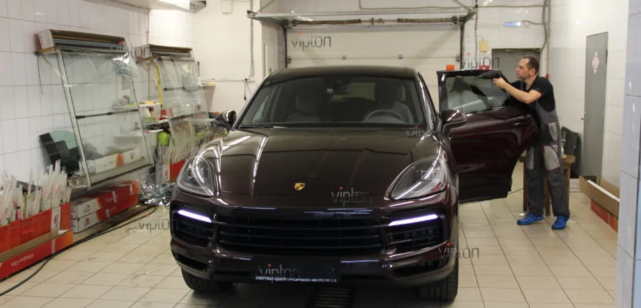 Porsche Cayenne:Бронирование стекол 8