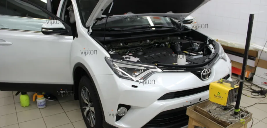 Toyota RAV4:LLumar PPF Gloss HC CA 1