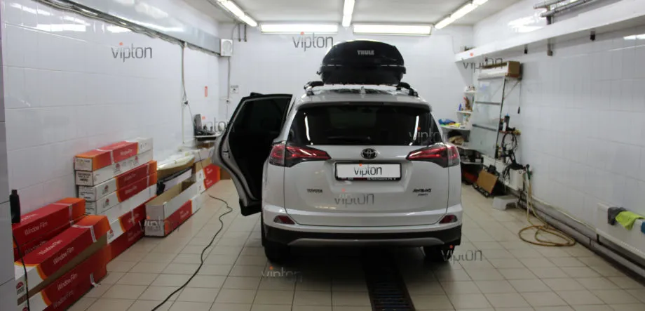 Toyota RAV4: LLumar ATR 05 2