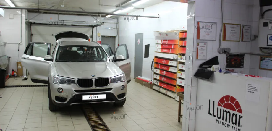 BMW X3: тонирование задней 1 BMW X3: тонирование задней 1