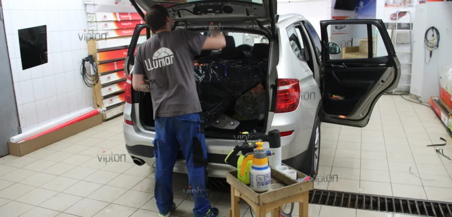 BMW X3: тонирование задней 2 BMW X3: тонирование задней 2