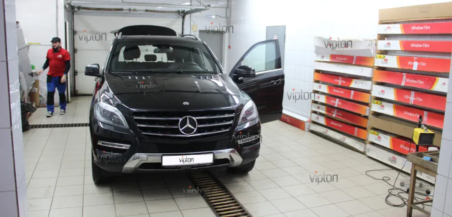 Mercedes-Benz ML350 2 Mercedes-Benz ML350 2