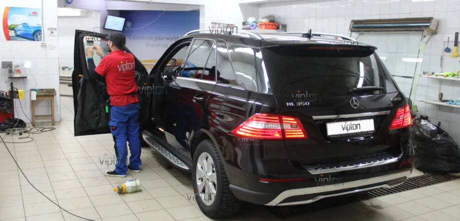 Mercedes-Benz ML350 4 Mercedes-Benz ML350 4