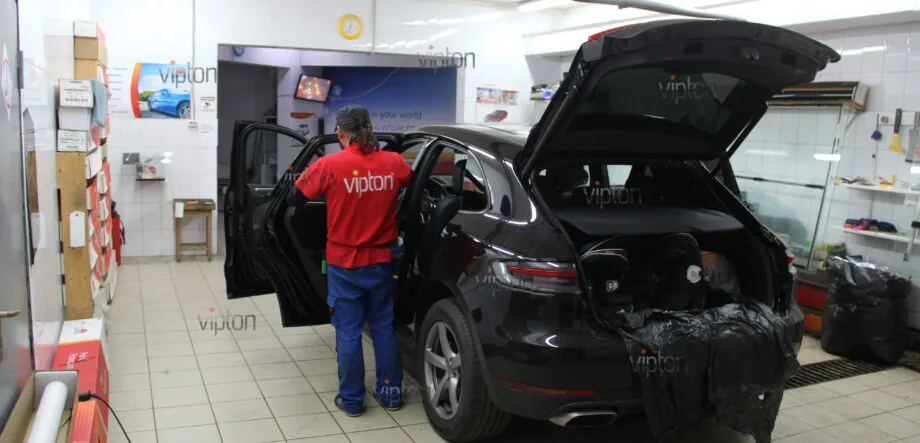 Porsche Macan LLumar ATR 15 CH SR HPR 4 Porsche Macan LLumar ATR 15 CH SR HPR 4
