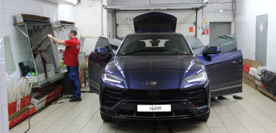 Lamborghini Urus LLumar ATR 15 CH SR HPR 21 Lamborghini Urus LLumar ATR 15 CH SR HPR 21