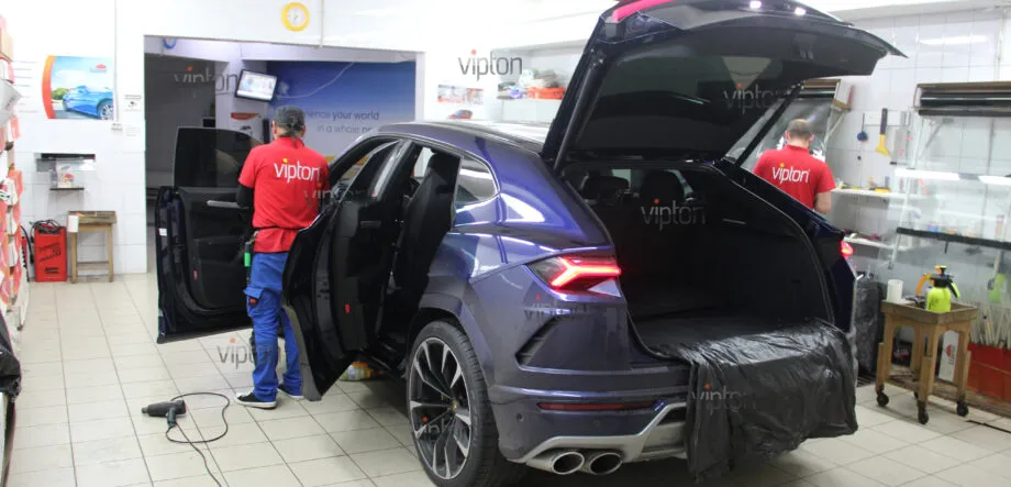Lamborghini Urus LLumar ATR 15 CH SR HPR 19 Lamborghini Urus LLumar ATR 15 CH SR HPR 19