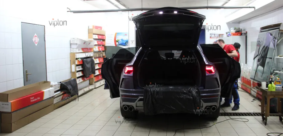 Lamborghini Urus LLumar ATR 15 CH SR HPR 18 Lamborghini Urus LLumar ATR 15 CH SR HPR 18