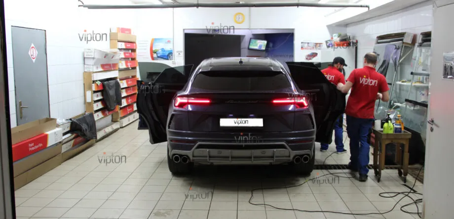 Lamborghini Urus LLumar ATR 15 CH SR HPR 17 Lamborghini Urus LLumar ATR 15 CH SR HPR 17