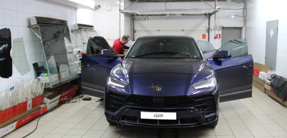 Lamborghini Urus LLumar ATR 15 CH SR HPR 16 Lamborghini Urus LLumar ATR 15 CH SR HPR 16