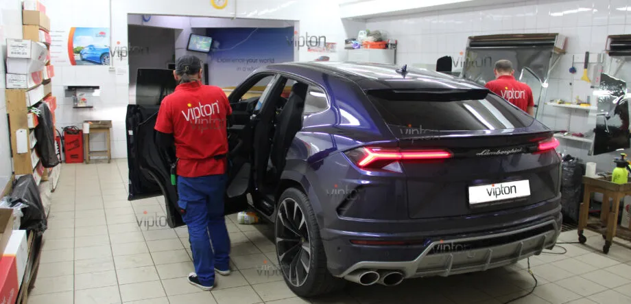 Lamborghini Urus LLumar ATR 15 CH SR HPR 14 Lamborghini Urus LLumar ATR 15 CH SR HPR 14