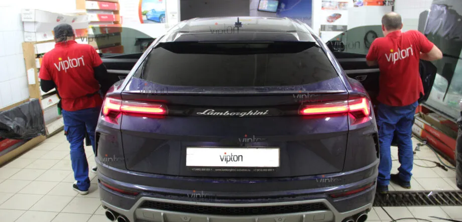 Lamborghini Urus LLumar ATR 15 CH SR HPR 13 Lamborghini Urus LLumar ATR 15 CH SR HPR 13