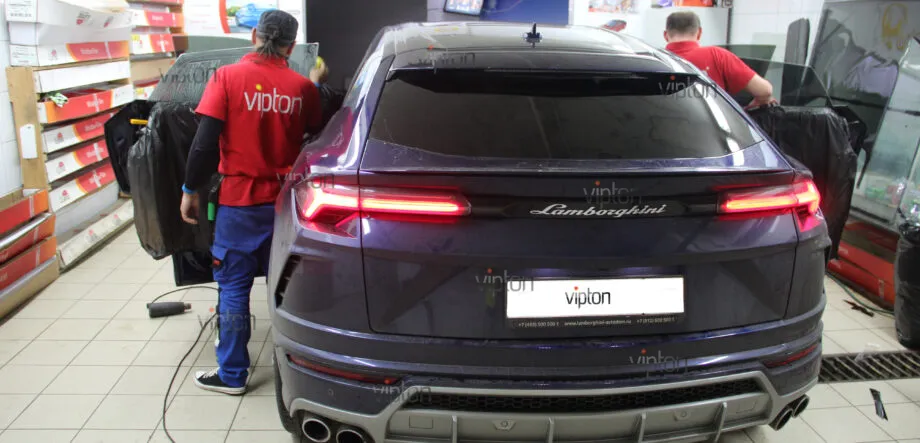 Lamborghini Urus LLumar ATR 15 CH SR HPR 11 Lamborghini Urus LLumar ATR 15 CH SR HPR 11