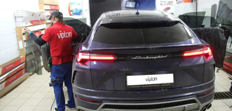 Lamborghini Urus LLumar ATR 15 CH SR HPR 10 Lamborghini Urus LLumar ATR 15 CH SR HPR 10