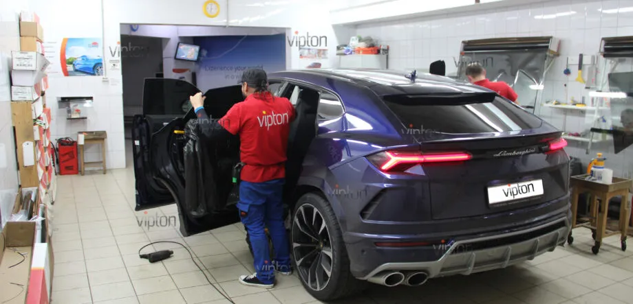 Lamborghini Urus LLumar ATR 15 CH SR HPR 9 Lamborghini Urus LLumar ATR 15 CH SR HPR 9
