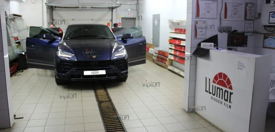 Lamborghini Urus LLumar ATR 15 CH SR HPR 7 Lamborghini Urus LLumar ATR 15 CH SR HPR 7