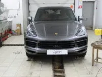 Porsche Cayenne: бронирование фар