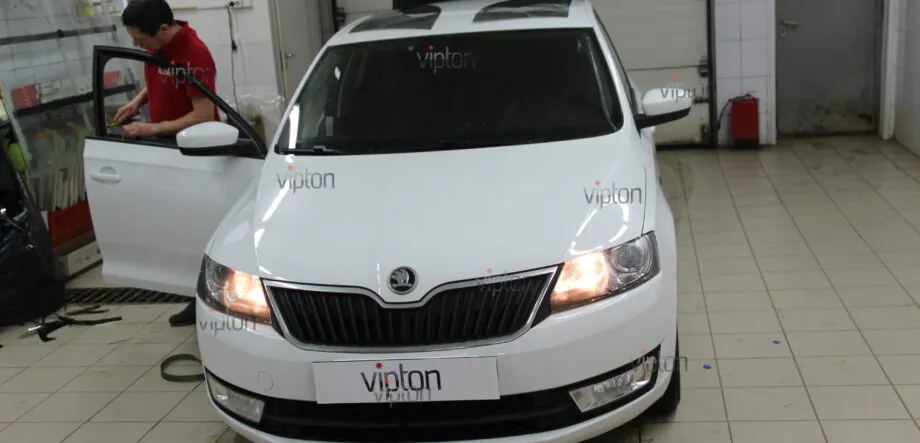 Skoda Octavia: тонировка а/м полностью 4 Skoda Octavia: тонировка а/м полностью 4